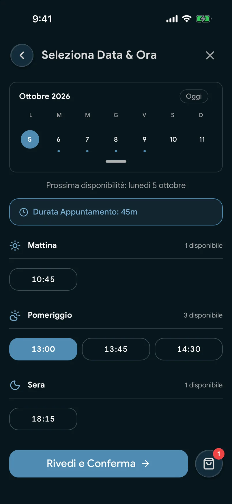 La scheda di un'attività nell'app EasyBook, con gli orari di apertura e un pulsante «Prenota»