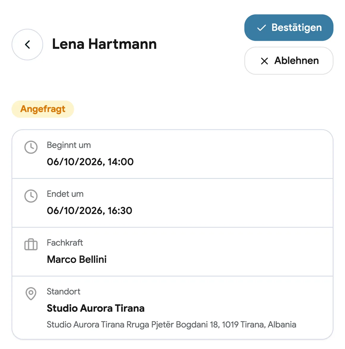 Eine Buchungsanfrage, die auf Genehmigung wartet