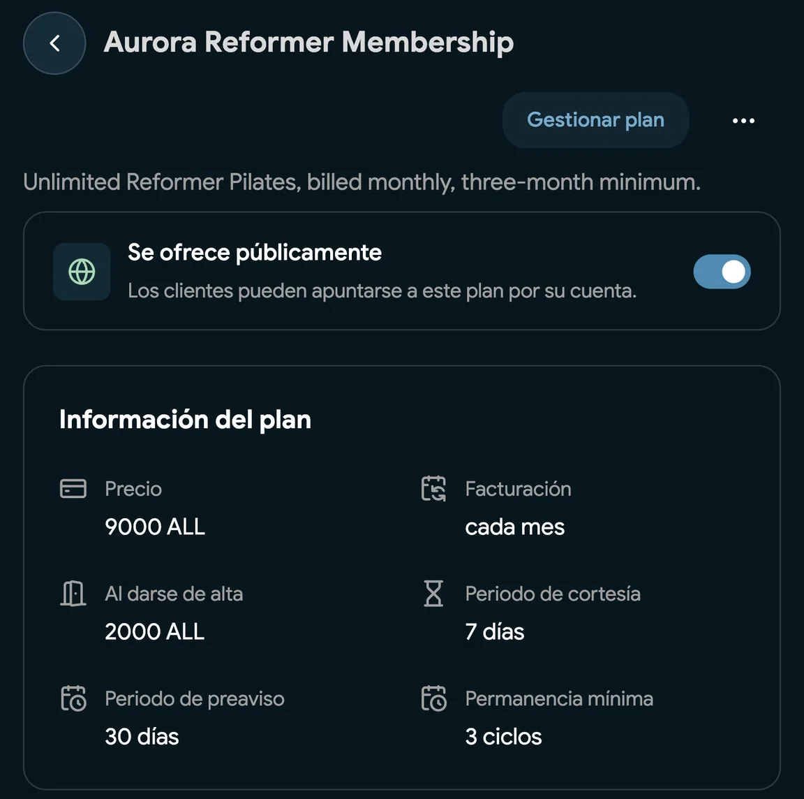 Un plan de abono con cuota de inscripción y un compromiso mínimo