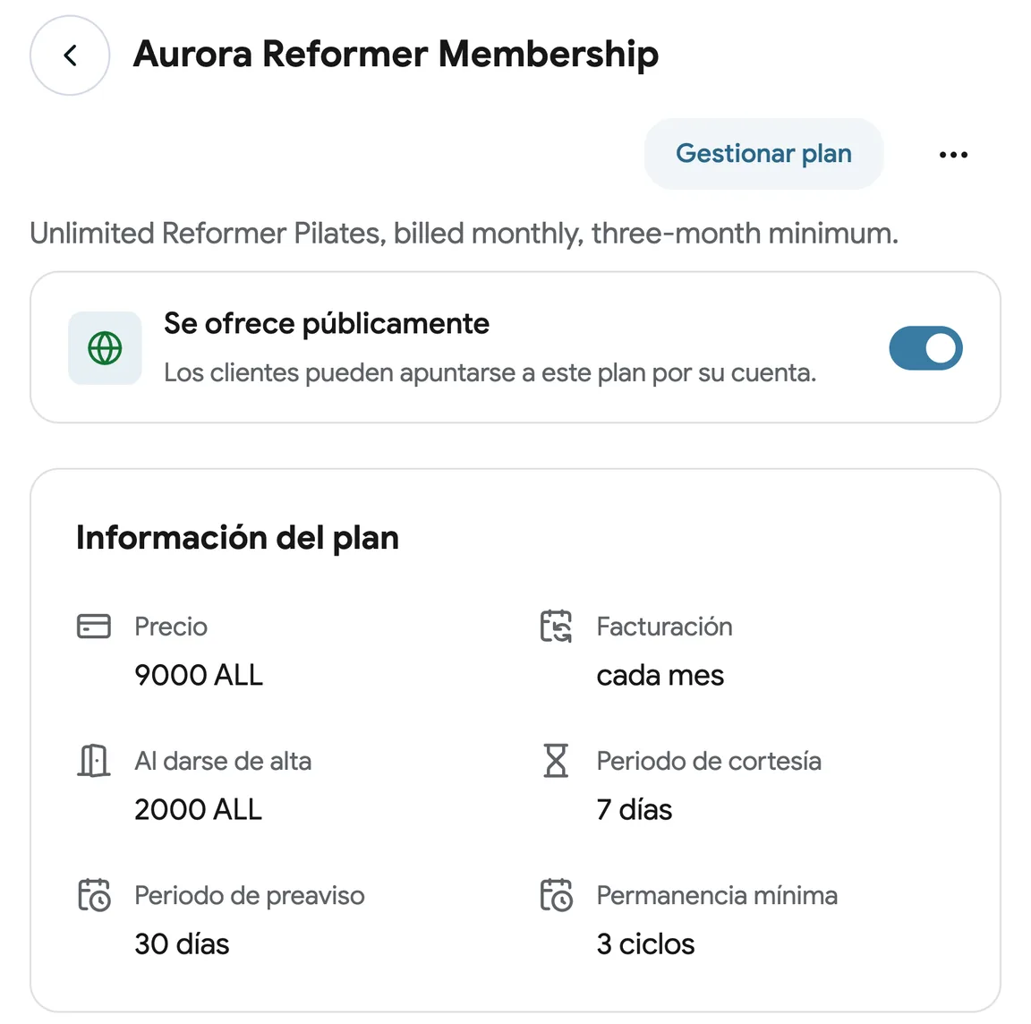 Un plan de abono con cuota de inscripción y un compromiso mínimo