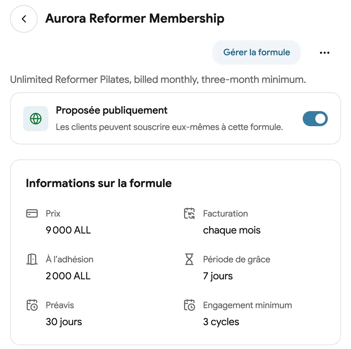 Une formule d’abonnement avec frais d’inscription et engagement minimum
