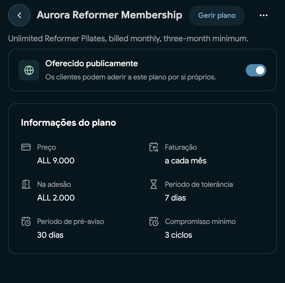 Um plano de adesão com taxa de inscrição e compromisso mínimo